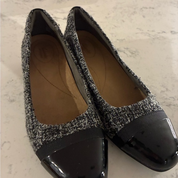 Clarks NWT sz6.5 Kesha Rosa Tweed and Black Patent Leather  Women's Flats - Picture 2 of 9